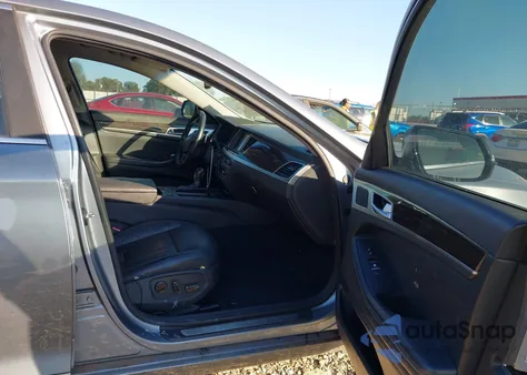 2015 Hyundai Genesis 3.8 z USA, uszkodzony, nr VIN KMHGN4JE5FU094553